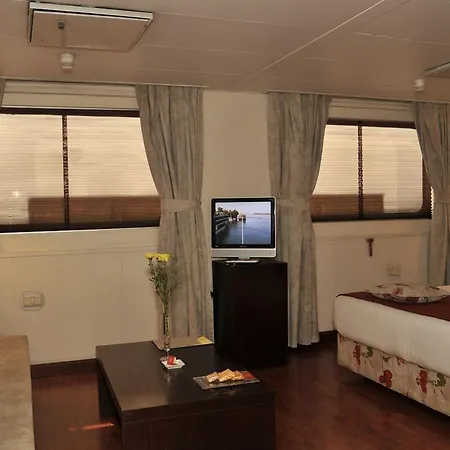 M/Y Alexander The Great Nile Cruise - 4 Nights Every Monday From Luxor - 3 Nights Every Friday From Aswan Exterior photo